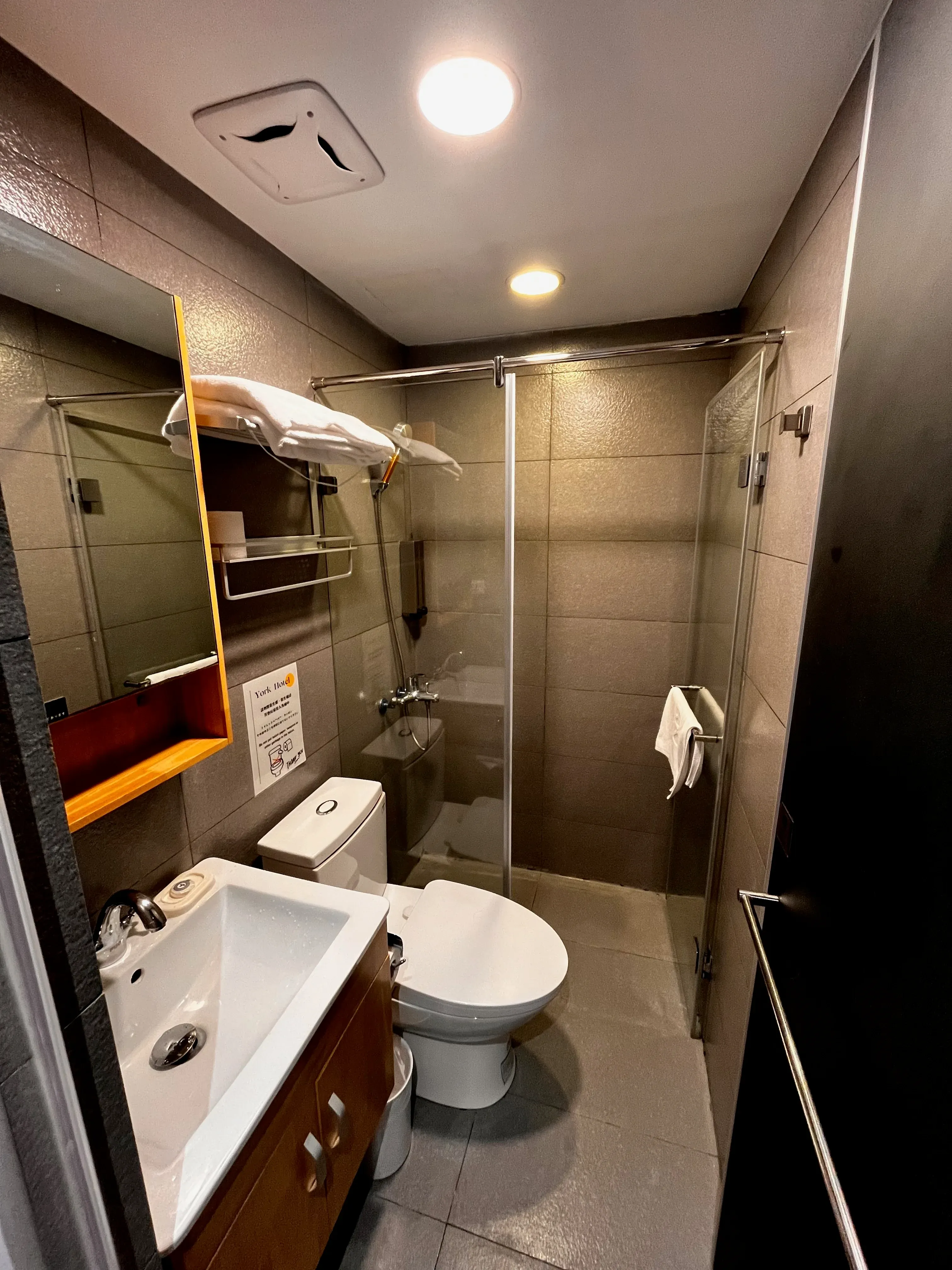 York Hotel Bathroom