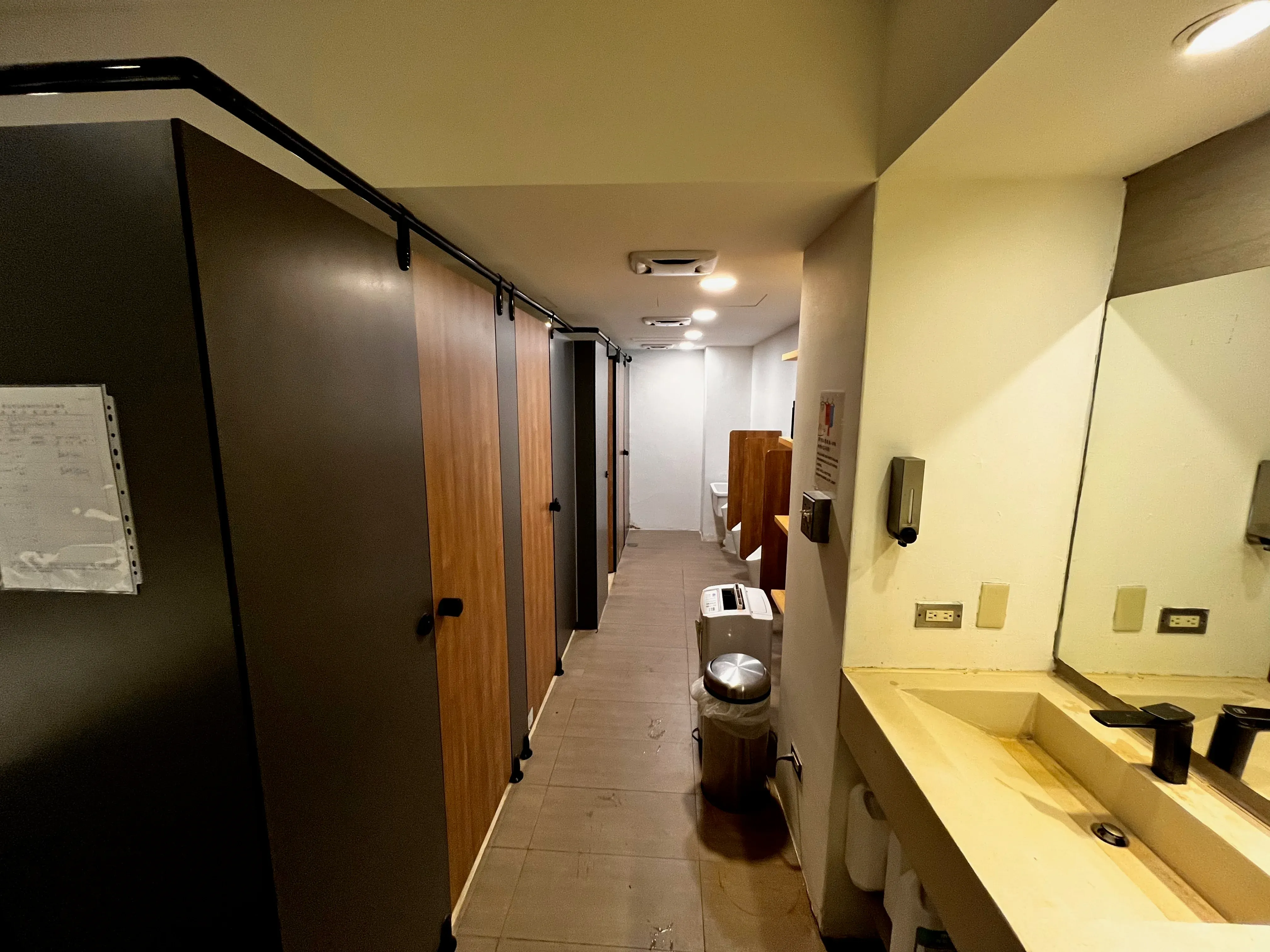 York Hotel Public Bathroom and Toilet