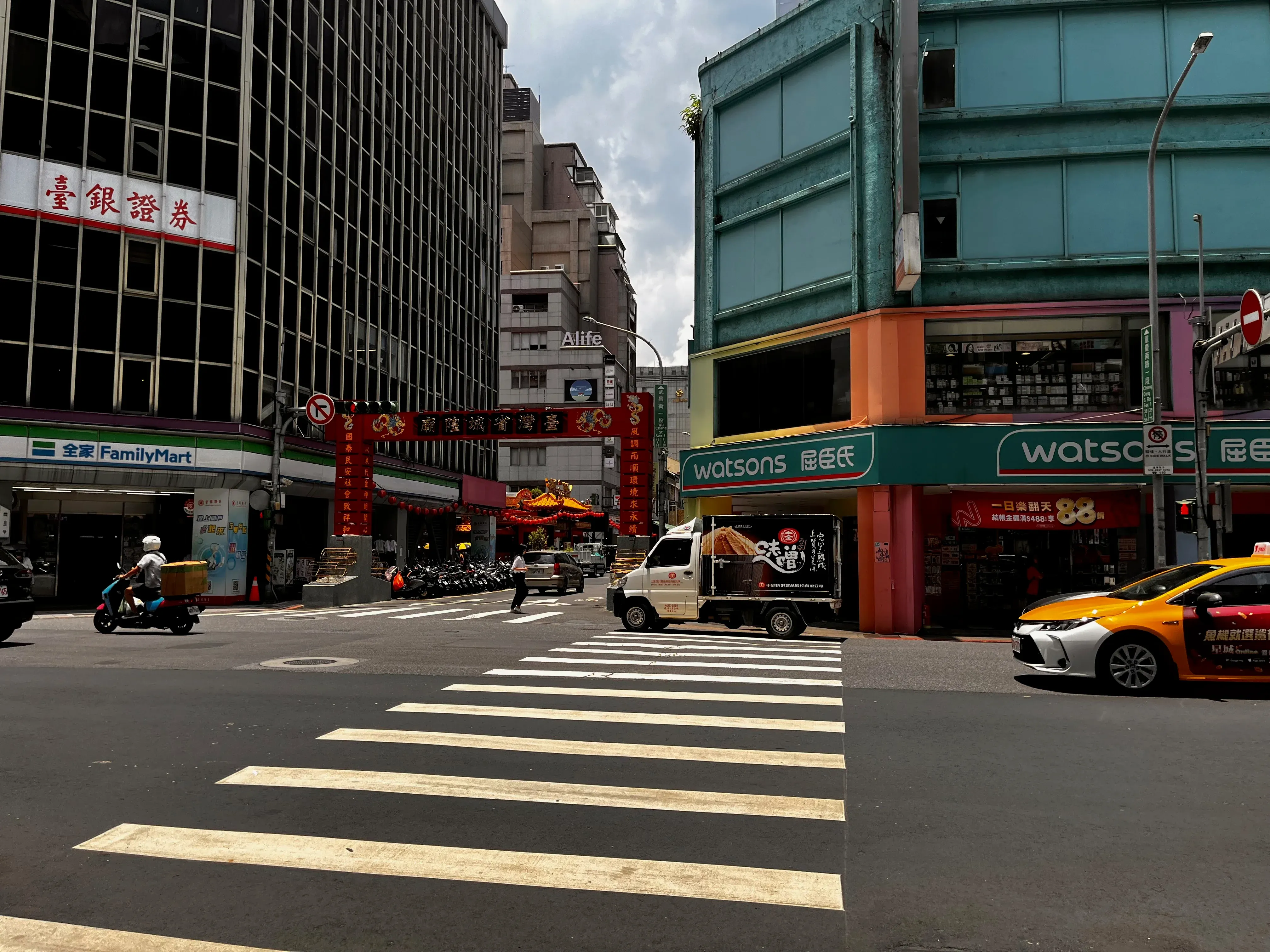 Paifang of the Taiwan Provincial City God Temple